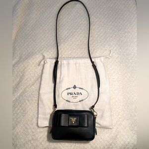 GUARANTEED AUTHENTIC Prada Saffiano Fiocco Bow Crossbody Camera Bag Clutch